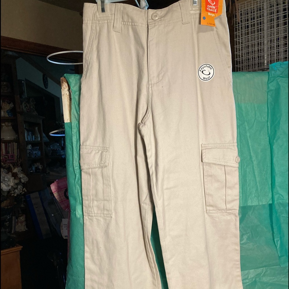 Open Trail boys wear tan pockets front back and side new cargo pants